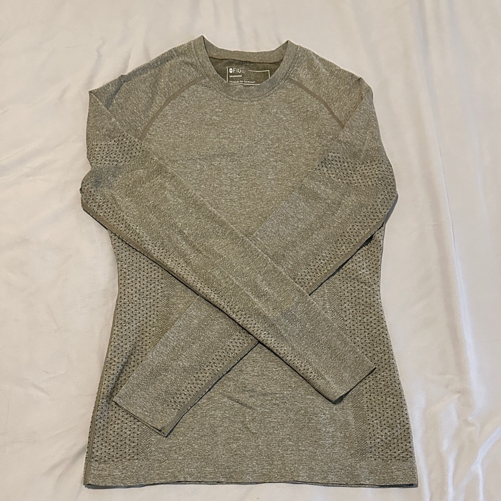 Heather green Figs Women’s Salta Long Sleeve Top